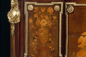 COMMODE (CHEST OF DRAWERS) WITH PASTORAL MARQUETRY