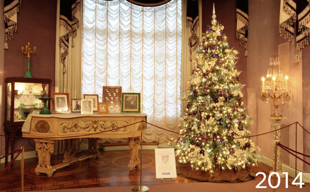 2014 holiday display in Hillwood's pavilion