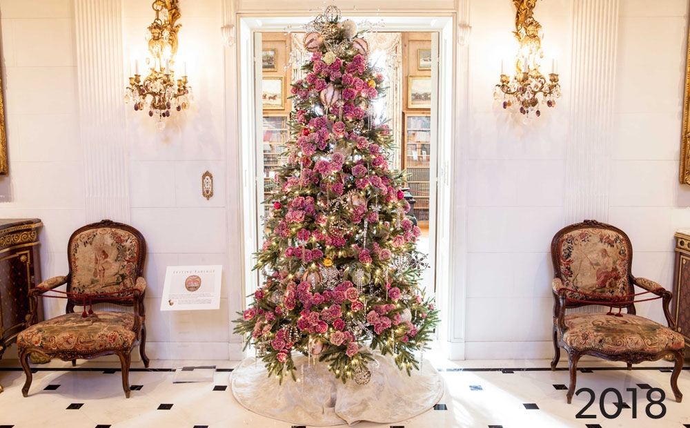 2018 Holiday display in Hillwood's entry hall