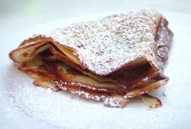 Crepe with powdered sugar