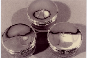 ROUND BOX FROM A DRESSING TABLE SET