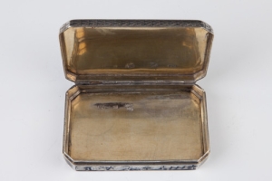 SNUFFBOX WITH AN ALLEGORICAL FIGURE OF FLORA
