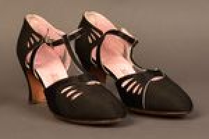 PAIR OF WOMEN'S EVENING SHOES