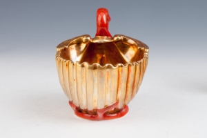 SHELL-SHAPED CUP