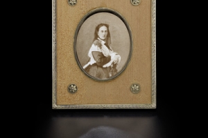 FRAME WITH PHOTOGRAPH OF GRAND DUCHESS MARIA NIKOLAEVNA OF RUSSIA (1819-1876)