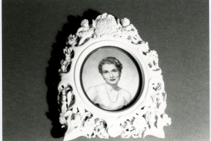 FRAME WITH MINIATURE OF ELEANOR POST CLOSE