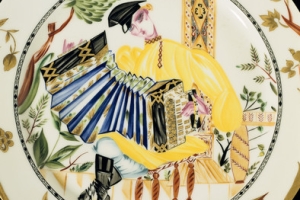 PLATE WITH "THE ACCORDION PLAYER"