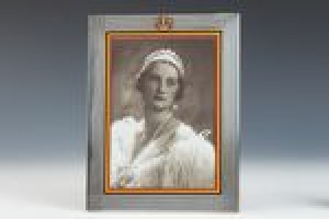 FRAME WITH PHOTOGRAPH OF QUEEN ASTRID OF BELGIUM (1905-1935)