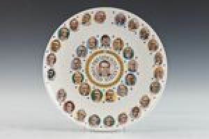 PLATE WITH IMAGES OF THE PRESIDENTS OF THE UNITED STATES, ONE OF 10