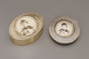 ROUND BOX SET WITH A MEDAL OF CATHERINE II