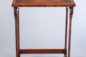 MEDIUM TABLE FROM A SET OF FOUR NESTING TABLES