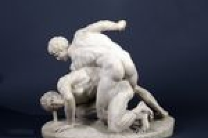STATUE OF TWO WRESTLERS