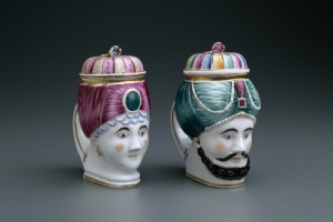 COVERED MUG IN THE SHAPE OF A TURKISH WOMAN'S HEAD