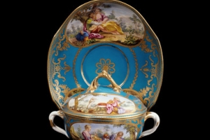 TWO-HANDLED BOWL WITH COVER (ECUELLE)