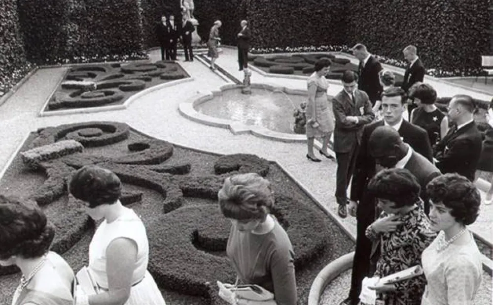 1960 student group visiting Hillwood