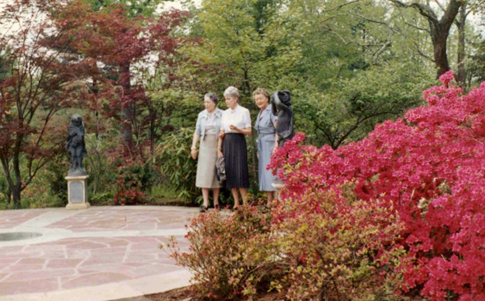 Marjorie Post with friends in the Four Seasons Overlook, 1958
